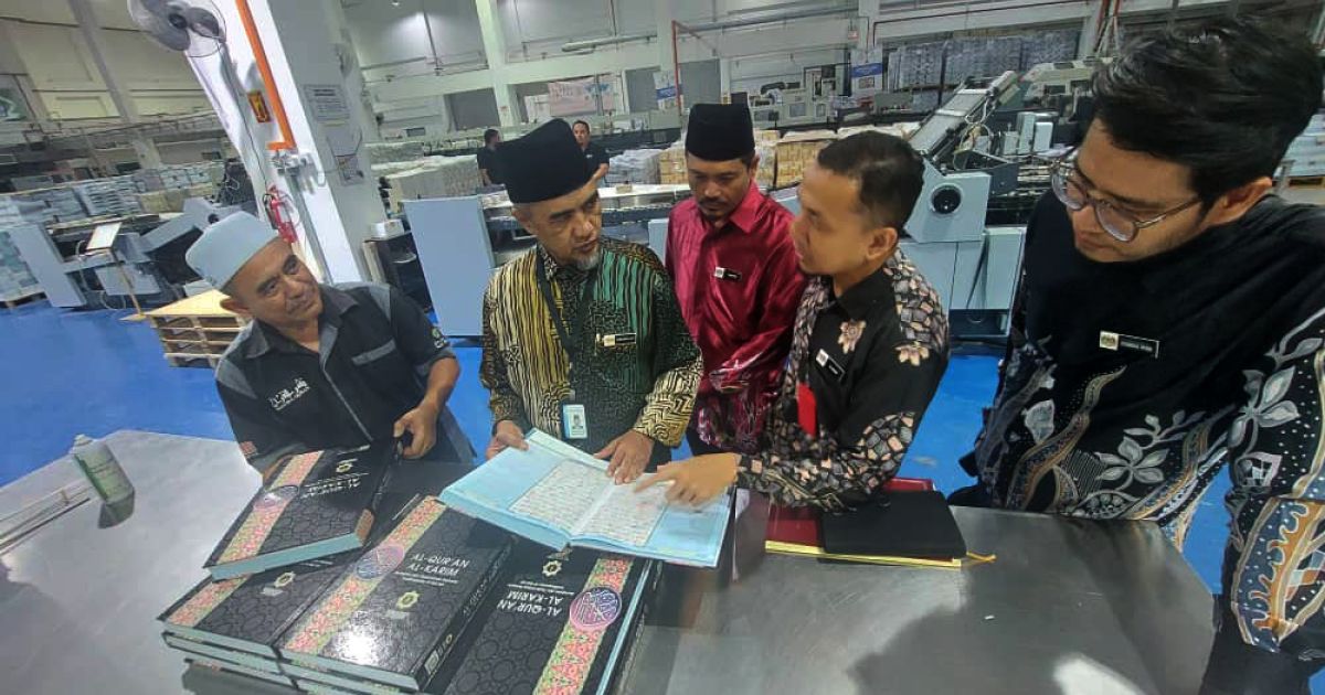 KUNJUNGAN PENGARAH DARUL QURAN KE NASYRUL QURAN SEMPENA KERJASAMA UNTUK ISTIADAT KONVOKESYEN KALI KE-33