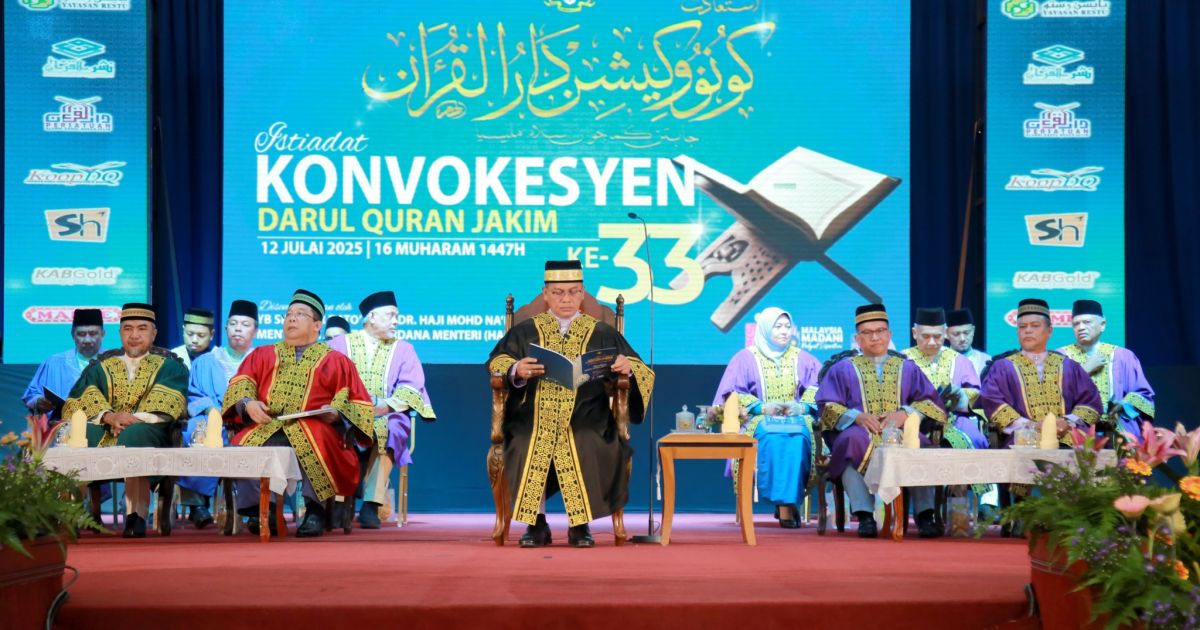 716 GRADUAN HUFFAZ DIRAI DALAM ISTIADAT KONVOKESYEN DQ KE-33