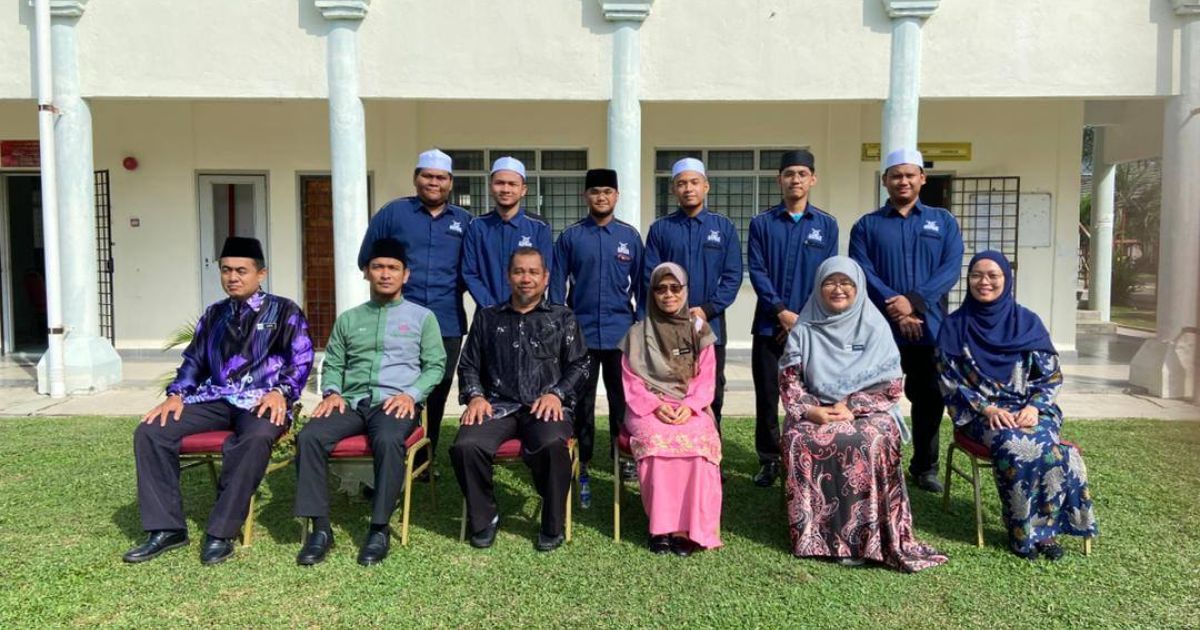 𝗟𝗮𝘁𝗶𝗵 𝗣𝗿𝗼𝗳𝗲𝘀𝗶𝗼𝗻𝗮𝗹 𝗠𝗮𝘀𝗷𝗶𝗱: 𝟲 𝗣𝗲𝗿𝗮𝗻𝘁𝗶𝘀 𝗦𝗞𝗠 𝗧𝗮𝗵𝗮𝗽 𝟮 𝗧𝗮𝗺𝗮𝘁 𝗣𝗲𝗻𝗶𝗹𝗮𝗶𝗮𝗻 𝗔𝗸𝗵𝗶𝗿 𝗱𝗶 𝗗𝗮𝗿𝘂𝗹 𝗤𝘂𝗿𝗮𝗻